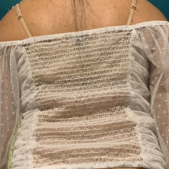 Pretty white blouse - Picture 2 of 4